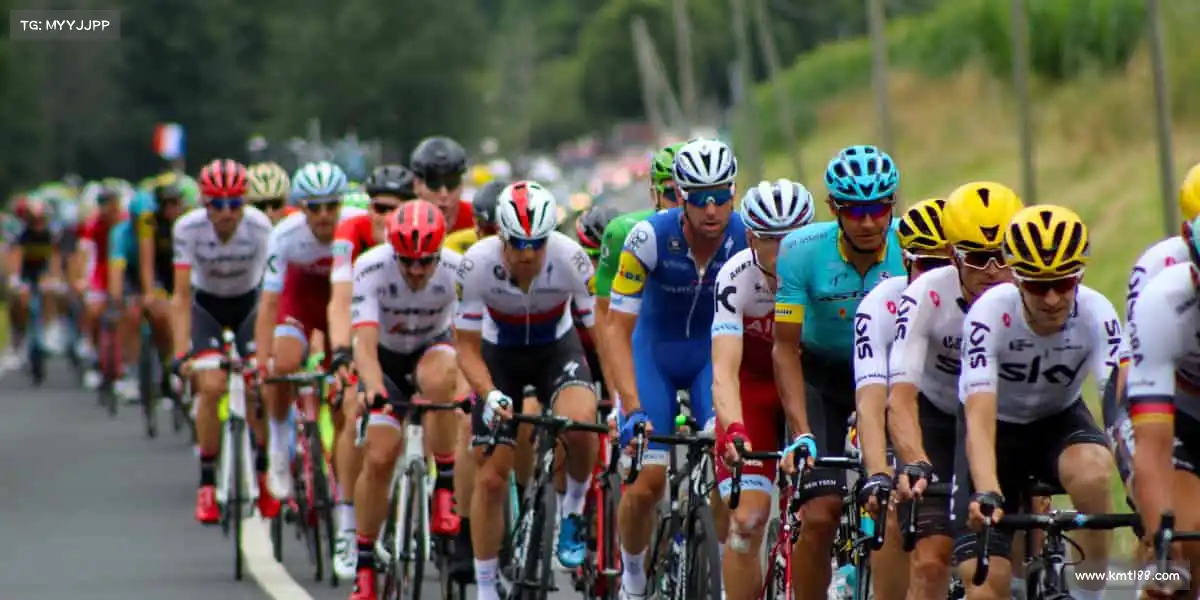 <strong>UED</strong>🏂滑雪、篮球、健身…… 总有一项，能让你成为自己的光！